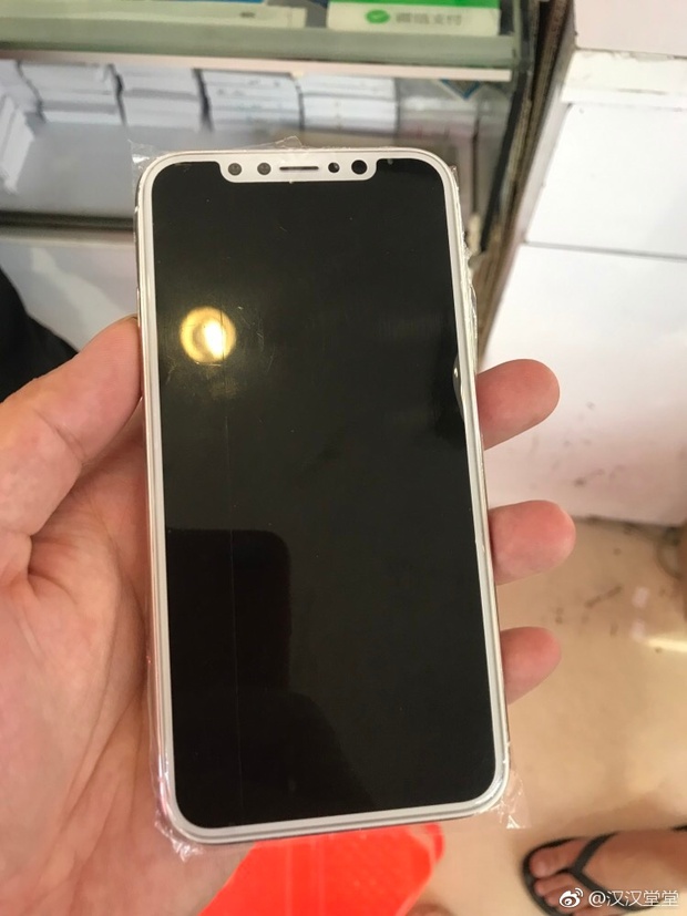 iPhone 8 vừa lộ dung nhan xấu không thể ngờ, iFan sẽ phải thất vọng - Ảnh 5. iPhone 8 vừa lộ dung nhan xấu không thể ngờ, iFan sẽ phải thất vọng - Ảnh 5.