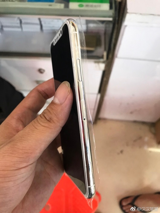 iPhone 8 vừa lộ dung nhan xấu không thể ngờ, iFan sẽ phải thất vọng - Ảnh 4. iPhone 8 vừa lộ dung nhan xấu không thể ngờ, iFan sẽ phải thất vọng - Ảnh 4.