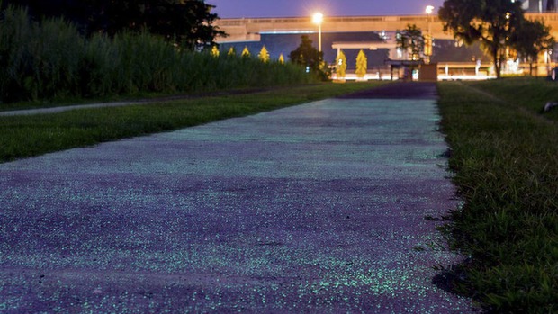 glow-in-the-dark-rail-corridor-singapore