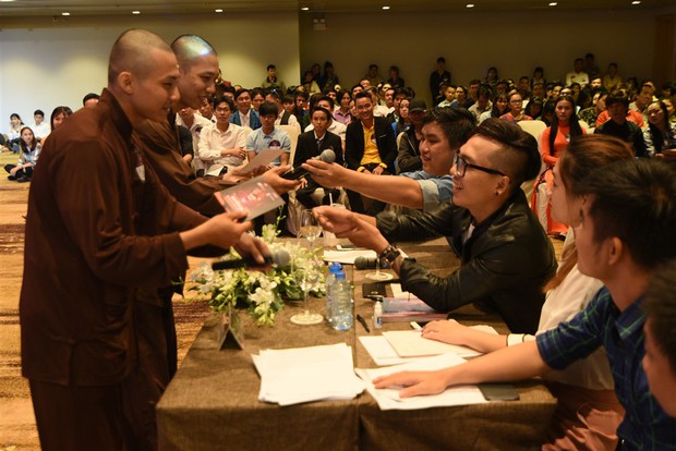 Hai sư thầy triệu view, gây sốt mạng xã hội xuất hiện trên sân khấu Tuyệt đỉnh song ca! - Ảnh 3.