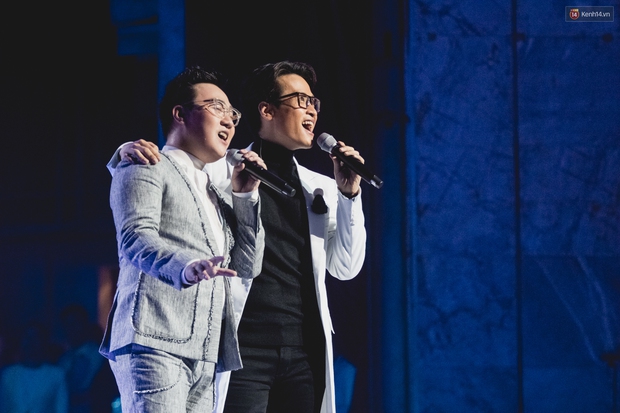 Hà Anh Tuấn đọ quãng giọng cao nổi da gà với Trung Quân Idol khi song ca Dấu mưa trong liveshow - Ảnh 3. Hà Anh Tuấn đọ quãng giọng cao nổi da gà với Trung Quân Idol khi song ca Dấu mưa trong liveshow - Ảnh 3.