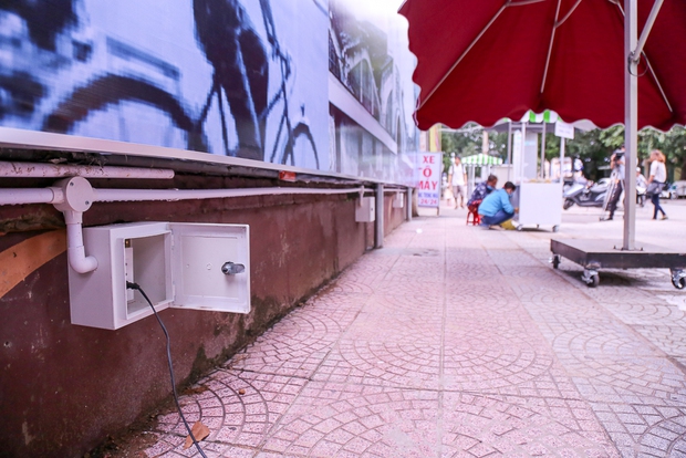 Người dân bắt đầu bán thử nghiệm tại phố hàng rong có sử dụng vỉa hè đầu tiên ở Sài Gòn - Ảnh 3. Người dân bắt đầu bán thử nghiệm tại phố hàng rong có sử dụng vỉa hè đầu tiên ở Sài Gòn - Ảnh 3.