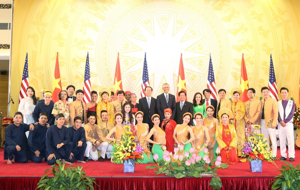 Hoàng Hậu Phương Đông: Từ cô bạn có cái tên lạ đến nữ sinh tài năng được bắt tay cựu tổng thống Mỹ Obama - Ảnh 7.