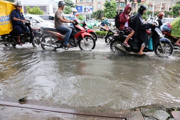 Cận cảnh quái vật thông minh ở Sài Gòn có thể hút sạch nước trên đường ngập chỉ sau 15 phút - Ảnh 3. Cận cảnh quái vật thông minh ở Sài Gòn có thể hút sạch nước trên đường ngập chỉ sau 15 phút - Ảnh 3.