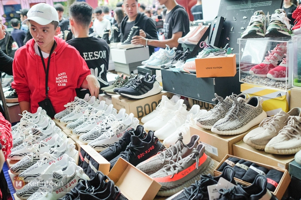 Sài Gòn: Cận cảnh sự kiện lớn nhất năm về giày sneaker đang thu hút hàng ngàn bạn trẻ đến tham dự! - Ảnh 14.