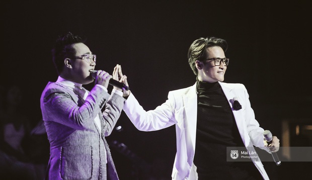 Hà Anh Tuấn đọ quãng giọng cao nổi da gà với Trung Quân Idol khi song ca Dấu mưa trong liveshow - Ảnh 2. Hà Anh Tuấn đọ quãng giọng cao nổi da gà với Trung Quân Idol khi song ca Dấu mưa trong liveshow - Ảnh 2.