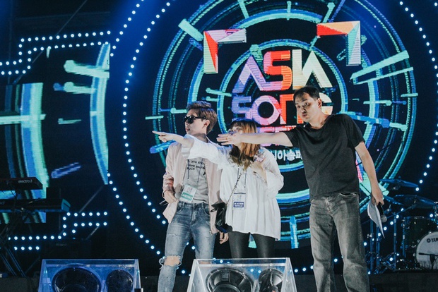 Erik được thành viên Nuest W khen ngợi, tự tin mang hit của mình biểu diễn tại Asia Song Festival 2017 - Ảnh 10.