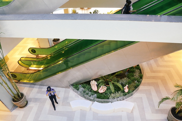 Sau 20 năm bỏ hoang với những lời đồn đoán rùng rợn, Thuận Kiều Plaza đã hồi sinh và sầm uất đến nhường này - Ảnh 11. Sau 20 năm bỏ hoang với những lời đồn đoán rùng rợn, Thuận Kiều Plaza đã hồi sinh và sầm uất đến nhường này - Ảnh 11.
