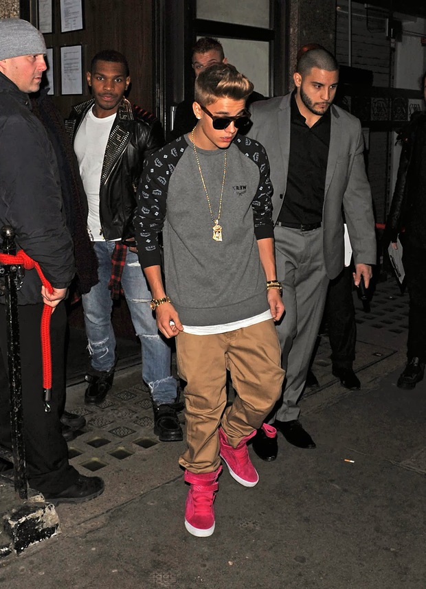 Giày của Justin Bieber chính xác là đôi giày hồng chất nhất hè này! - Ảnh 5. Giày của Justin Bieber chính xác là đôi giày hồng chất nhất hè này! - Ảnh 5.
