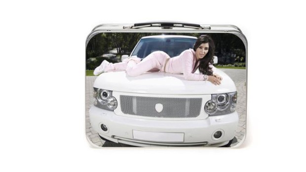 Bán vật dụng hình mông ngực phản cảm cho học sinh, Kim Kardashian hứng đủ chỉ trích - Ảnh 5.