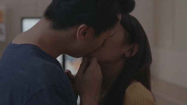 Glee Việt tập 5: Sau sự cố tinh trùng nước nóng, Rocker Nguyễn bất ngờ ôm hôn Cindy V - Ảnh 10.
