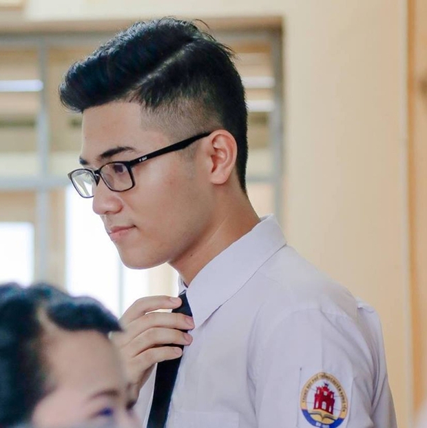Con nhà người ta đích thực là đây: Thủ khoa ĐH Y lại còn cực kì đẹp trai! - Ảnh 2. Con nhà người ta đích thực là đây: Thủ khoa ĐH Y lại còn cực kì đẹp trai! - Ảnh 2.