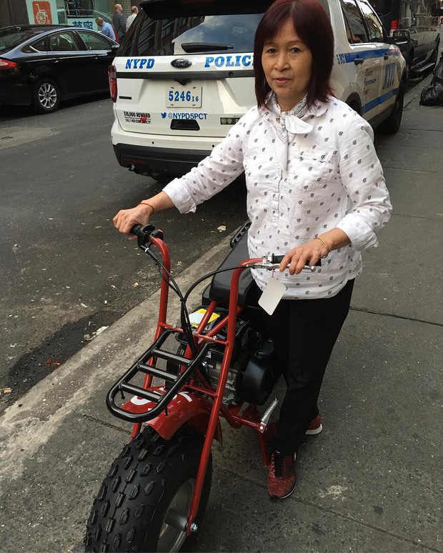 OG Ma: bà mẹ được tôn là bậc thầy reseller của New York dù đã chạm ngưỡng U60 - Ảnh 6. OG Ma: bà mẹ được tôn là bậc thầy reseller của New York dù đã chạm ngưỡng U60 - Ảnh 6.