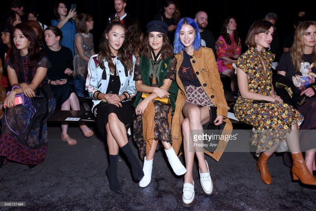 Park Shin Hye váy vóc điệu đà, Jessica Jung kín cổng cao tường tham dự NYFW - Ảnh 8. Park Shin Hye váy vóc điệu đà, Jessica Jung kín cổng cao tường tham dự NYFW - Ảnh 8.