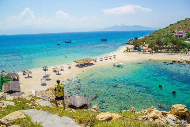 Những con đường giữa biển đẹp mê hồn ở Việt Nam mà bạn chưa biết tới - Ảnh 2.