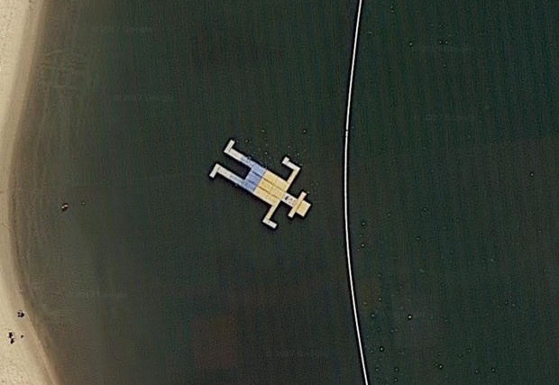10 hình ảnh lạ lùng nhất có thể tìm thấy ngay trên Google Maps - Ảnh 17. 10 hình ảnh lạ lùng nhất có thể tìm thấy ngay trên Google Maps - Ảnh 17.