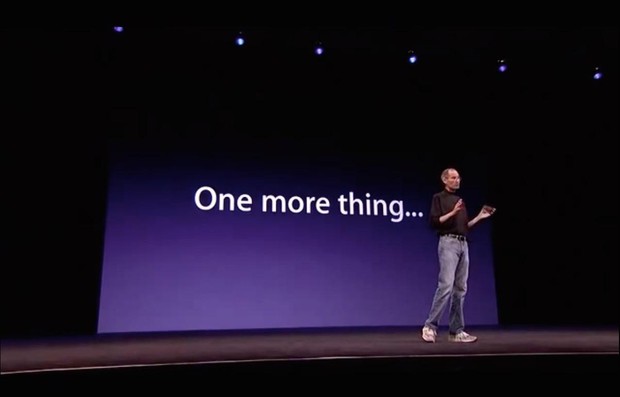 Khi ra mắt BPhone 2017, ông Nguyễn Tử Quảng đã bắt chước Apple mà không mấy ai hay - Ảnh 2. Khi ra mắt BPhone 2017, ông Nguyễn Tử Quảng đã bắt chước Apple mà không mấy ai hay - Ảnh 2.
