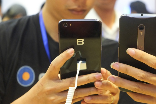 Khiêm tốn và cầu thị hơn nhiều nhưng BPhone 2017 vẫn khó thành công vì lý do này - Ảnh 3. Khiêm tốn và cầu thị hơn nhiều nhưng BPhone 2017 vẫn khó thành công vì lý do này - Ảnh 3.