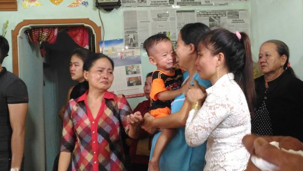 Chiến sĩ PCCC hy sinh khi làm nhiệm vụ ở Sài Gòn: Vợ mang bầu ôm con thơ khóc ngất gọi tên chồng - Ảnh 4. Chiến sĩ PCCC hy sinh khi làm nhiệm vụ ở Sài Gòn: Vợ mang bầu ôm con thơ khóc ngất gọi tên chồng - Ảnh 4.