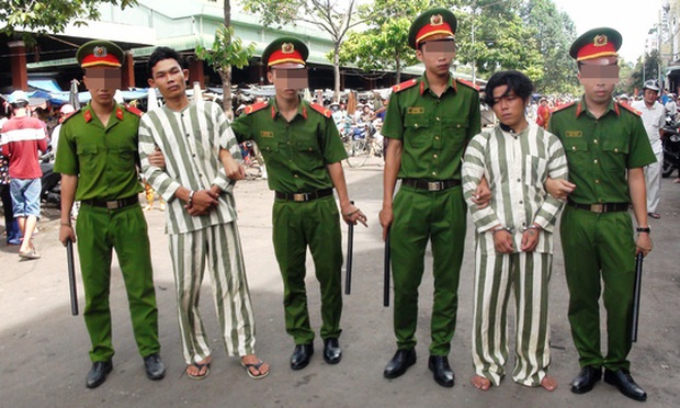 Bị cướp hiếp dâm khi bạn trai bỏ chạy vì bị đánh - Ảnh 1. Bị cướp hiếp dâm khi bạn trai bỏ chạy vì bị đánh - Ảnh 1.