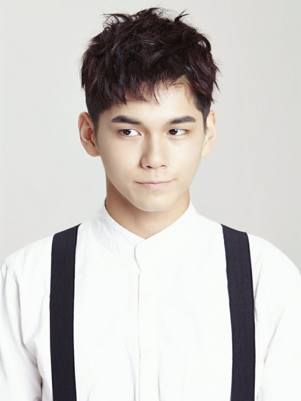 Nhóm nhạc vừa ra mắt đã dọa soán ngôi EXO và BTS: Nhan sắc cho tới thân hình đều gây tranh cãi - Ảnh 3. Nhóm nhạc vừa ra mắt đã dọa soán ngôi EXO và BTS: Nhan sắc cho tới thân hình đều gây tranh cãi - Ảnh 3.