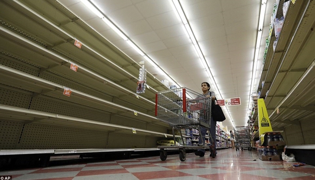 Dân Mỹ quét sạch các siêu thị trước siêu bão thập kỷ - Ảnh 3.