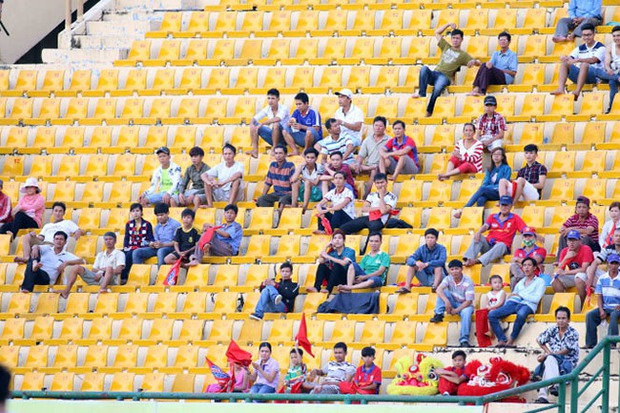 V-League sống mòn: Ai làm khán giả quay lưng? - Ảnh 2.