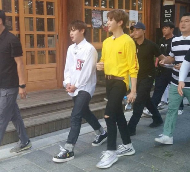 Nhóm nhạc vừa ra mắt đã dọa soán ngôi EXO và BTS: Nhan sắc cho tới thân hình đều gây tranh cãi - Ảnh 19. Nhóm nhạc vừa ra mắt đã dọa soán ngôi EXO và BTS: Nhan sắc cho tới thân hình đều gây tranh cãi - Ảnh 19.