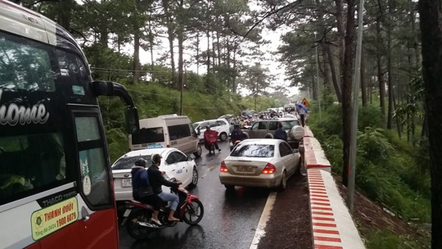 Tai nạn liên hoàn trên đèo Prenn Đà Lạt - Ảnh 4.