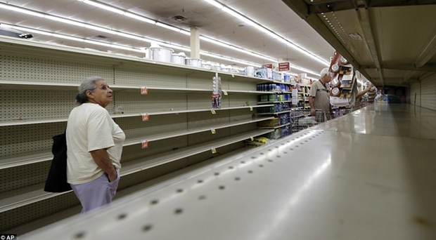 Dân Mỹ quét sạch các siêu thị trước siêu bão thập kỷ - Ảnh 4.