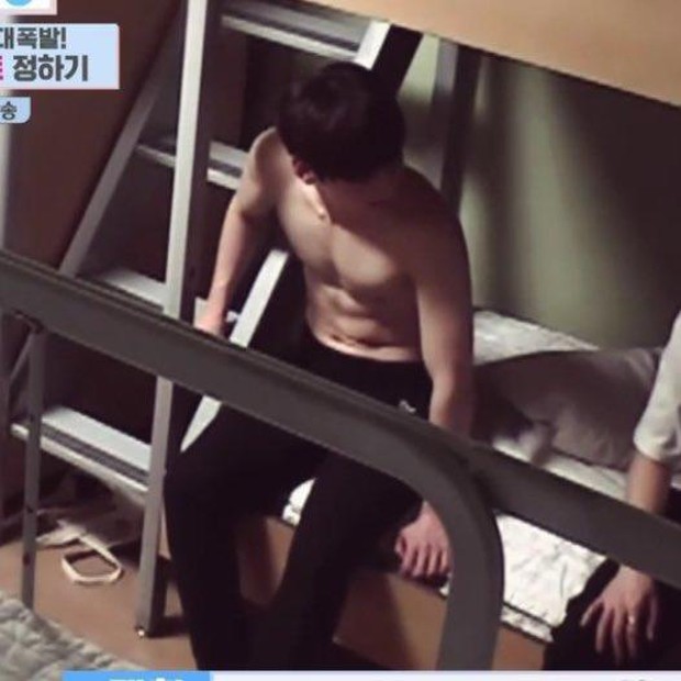 Nhóm nhạc vừa ra mắt đã dọa soán ngôi EXO và BTS: Nhan sắc cho tới thân hình đều gây tranh cãi - Ảnh 18. Nhóm nhạc vừa ra mắt đã dọa soán ngôi EXO và BTS: Nhan sắc cho tới thân hình đều gây tranh cãi - Ảnh 18.