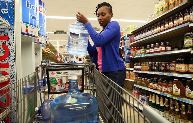 Dân Mỹ quét sạch các siêu thị trước siêu bão thập kỷ - Ảnh 8.