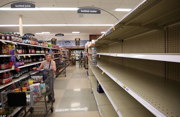Dân Mỹ quét sạch các siêu thị trước siêu bão thập kỷ - Ảnh 9.