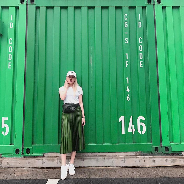 Hết Kendall Jenner, tới lượt sao Việt thi nhau lăng xê cho mốt túi ngang hông - Ảnh 11.