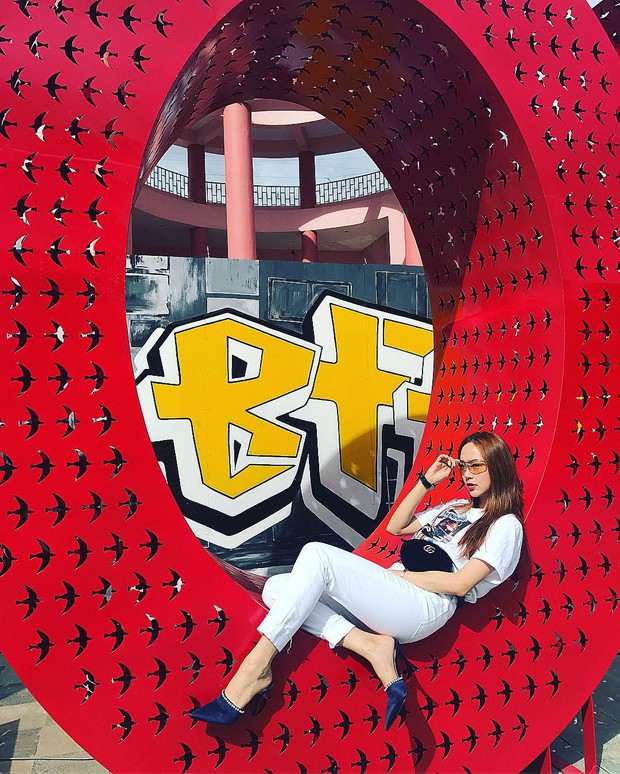 Hết Kendall Jenner, tới lượt sao Việt thi nhau lăng xê cho mốt túi ngang hông - Ảnh 5.