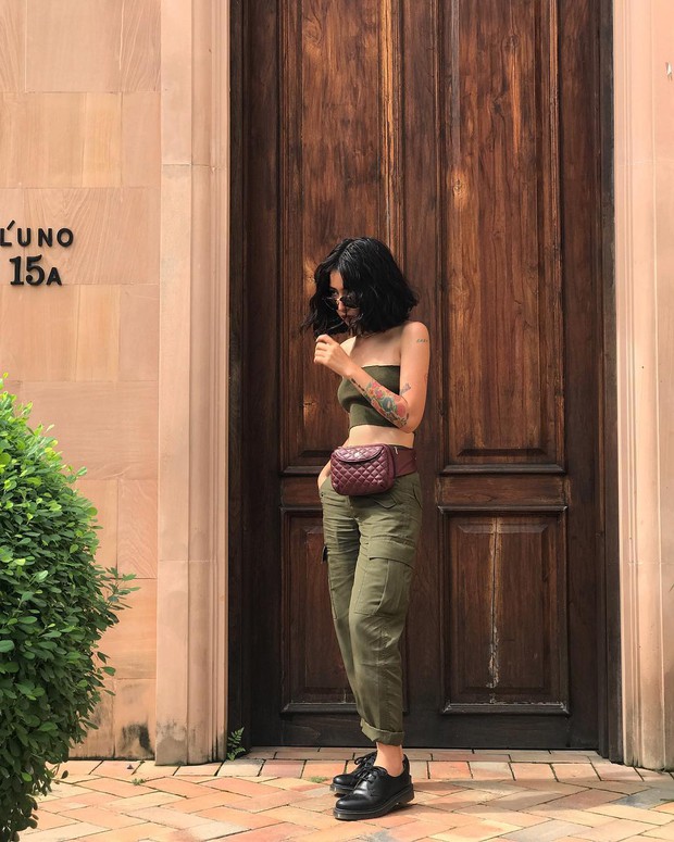 Hết Kendall Jenner, tới lượt sao Việt thi nhau lăng xê cho mốt túi ngang hông - Ảnh 7.