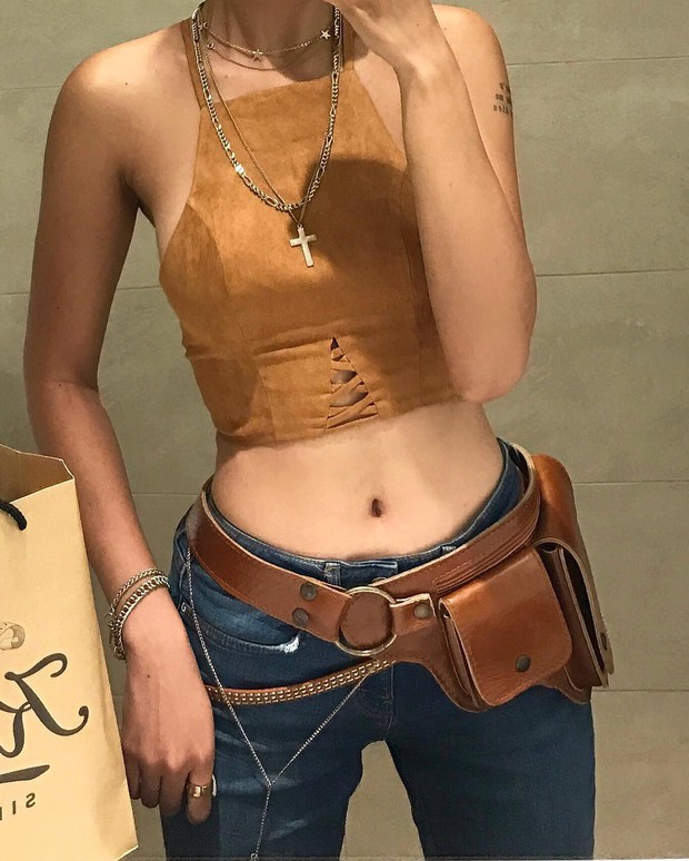 Hết Kendall Jenner, tới lượt sao Việt thi nhau lăng xê cho mốt túi ngang hông - Ảnh 8.