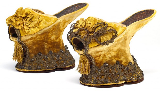 Những đôi giày cao tới 50cm: Chuẩn mực của cái đẹp phụ nữ thời Trung Đại - Ảnh 3.