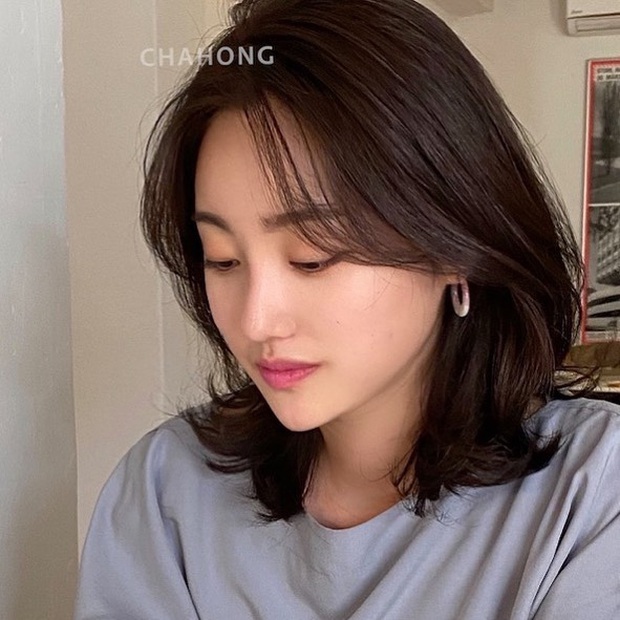 Uốn mái sai cách chẳng trách tóc cứ cong vênh, đây mới là 2 cách đúng nhất để chị em có được kiểu tóc mái hoàn hảo - Ảnh 11. Uốn mái sai cách chẳng trách tóc cứ cong vênh, đây mới là 2 cách đúng nhất để chị em có được kiểu tóc mái hoàn hảo - Ảnh 11.