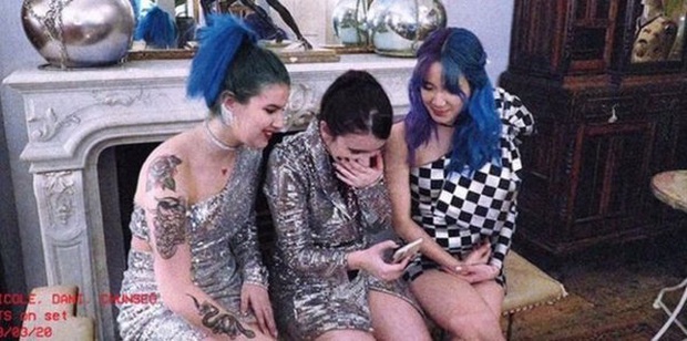 Girlgroup đạo nhái TWICE, BTS, sỉ nhục Jennie (BLACKPINK): Kỹ năng thảm hại từ hát đến nhảy, dùng chiêu trò lộ liễu nhưng vẫn có người bênh vực? - Ảnh 7. Girlgroup đạo nhái TWICE, BTS, sỉ nhục Jennie (BLACKPINK): Kỹ năng thảm hại từ hát đến nhảy, dùng chiêu trò lộ liễu nhưng vẫn có người bênh vực? - Ảnh 7.
