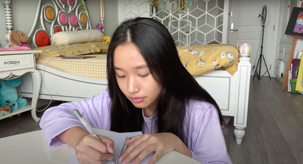 Jenny Huỳnh - Thiên Thư: Đều là tiểu thư nhà giàu học cấp 2 nổi như cồn trên Youtube, bạn là fan ai? - Ảnh 10. Jenny Huỳnh - Thiên Thư: Đều là tiểu thư nhà giàu học cấp 2 nổi như cồn trên Youtube, bạn là fan ai? - Ảnh 10.