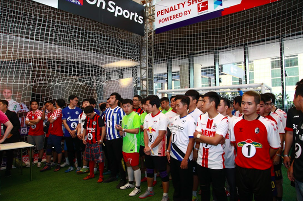 Không khí sôi động tại cuộc thi Bundesliga Penalty Shoot-out do Next Media và AHK tổ chức - Ảnh 2. Không khí sôi động tại cuộc thi Bundesliga Penalty Shoot-out do Next Media và AHK tổ chức - Ảnh 2.