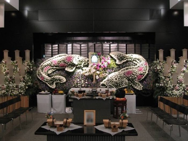 Người Nhật tiễn người đã khuất bằng hoa tươi theo cách cực kỳ lộng lẫy, công ty hoa tang lễ thu hơn tiền tỷ mỗi năm - Ảnh 4.