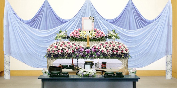 Người Nhật tiễn người đã khuất bằng hoa tươi theo cách cực kỳ lộng lẫy, công ty hoa tang lễ thu hơn tiền tỷ mỗi năm - Ảnh 5.