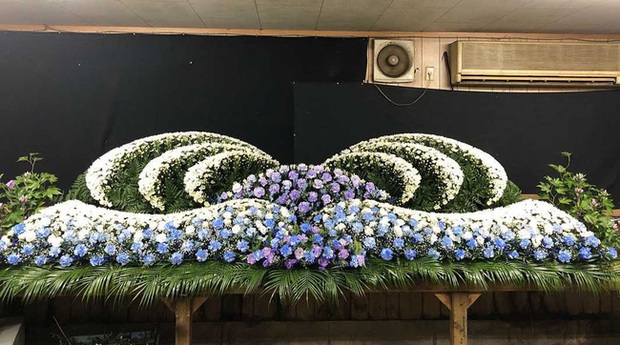 Người Nhật tiễn người đã khuất bằng hoa tươi theo cách cực kỳ lộng lẫy, công ty hoa tang lễ thu hơn tiền tỷ mỗi năm - Ảnh 7.