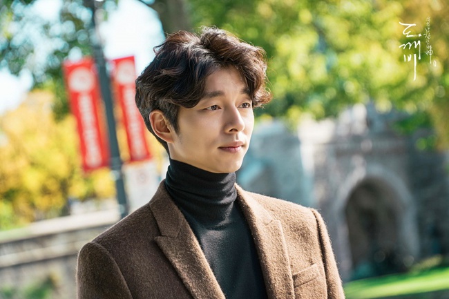 Cặp soái ca Gong Yoo - Lee Dong Wook của Goblin mặc đẹp như thế này hèn chi fan cứ dán mắt xem - Ảnh 1.