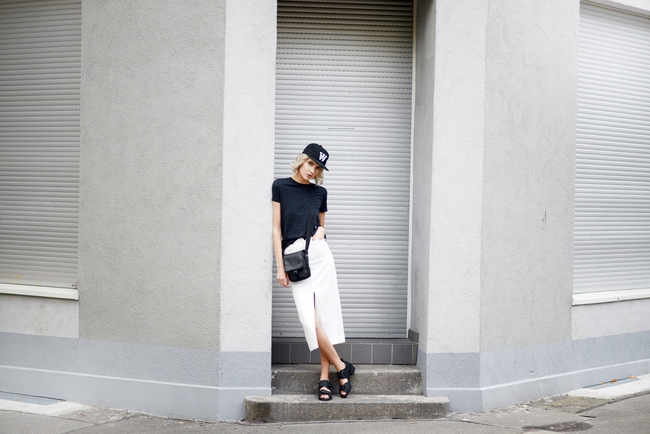 Giới trẻ thế giới cùng kết nổ đĩa mũ lưỡi trai trong street style tuần qua - Ảnh 10. Giới trẻ thế giới cùng kết nổ đĩa mũ lưỡi trai trong street style tuần qua - Ảnh 10.