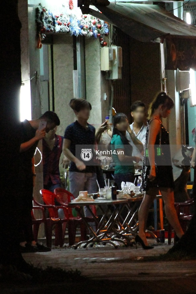 Sau sự kiện, Trấn Thành - Hari Won đi ăn đêm ở quán lề đường cùng bạn đến nửa đêm - Ảnh 11.