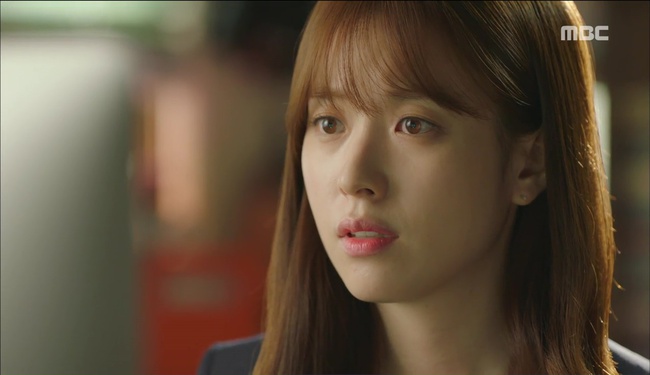 “W” - Chuyện như đùa: Lee Jong Suk thò tay khỏi màn hình, kéo Han Hyo Joo vào máy tính - Ảnh 14. “W” - Chuyện như đùa: Lee Jong Suk thò tay khỏi màn hình, kéo Han Hyo Joo vào máy tính - Ảnh 14.