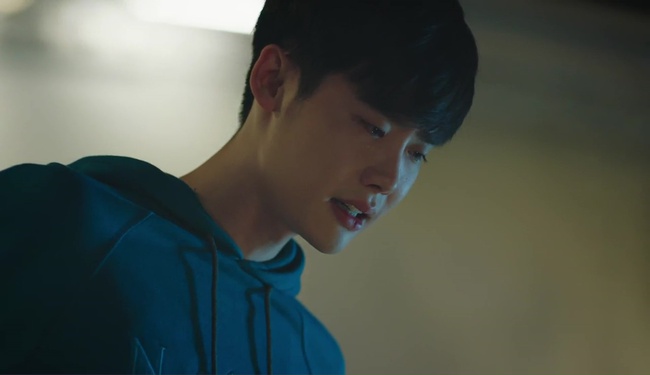 “W – Two Worlds”: Han Hyo Joo phanh áo tắm trước mặt Lee Jong Suk - Ảnh 14. “W – Two Worlds”: Han Hyo Joo phanh áo tắm trước mặt Lee Jong Suk - Ảnh 14.